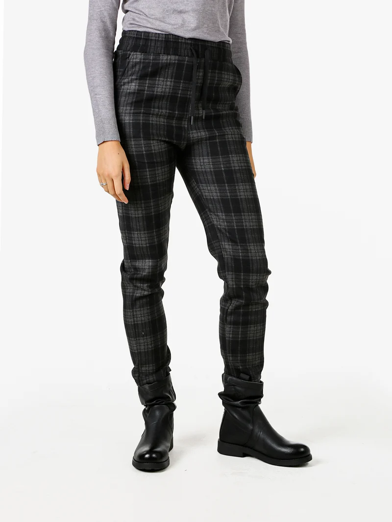 Pantaloni donna felpati con stampa a quadri e coulisse - nero