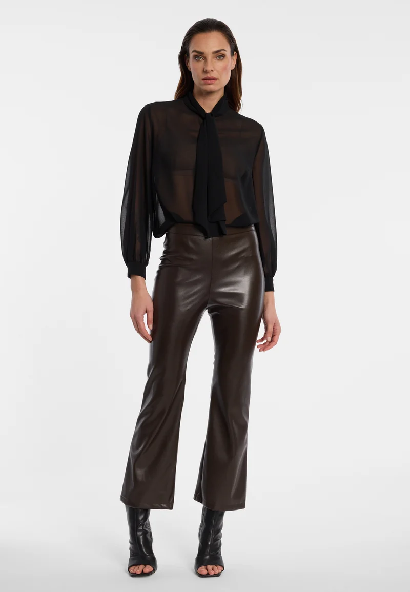 Cropped Flared Hose Elurima