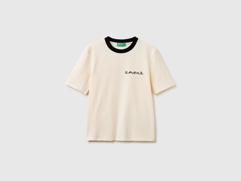 T-Shirt mit "Amour"-Stickerei