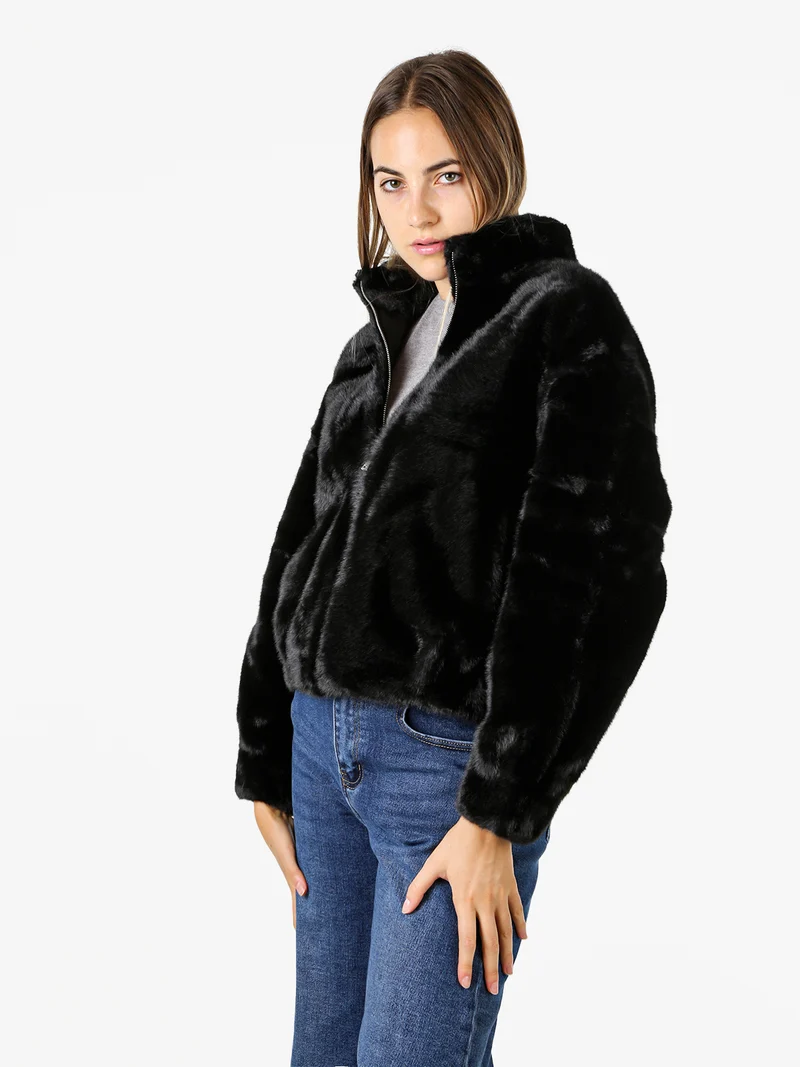 Cappotto corto da donna in ecopelliccia con cerniera - nero