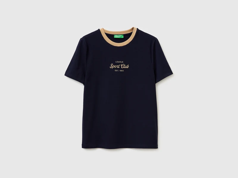 T-Shirt mit gesticktem Wappen