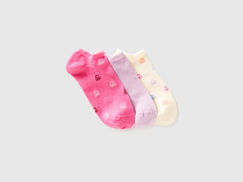 Drei Paar kurze Socken