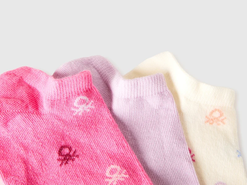 Drei Paar kurze Socken