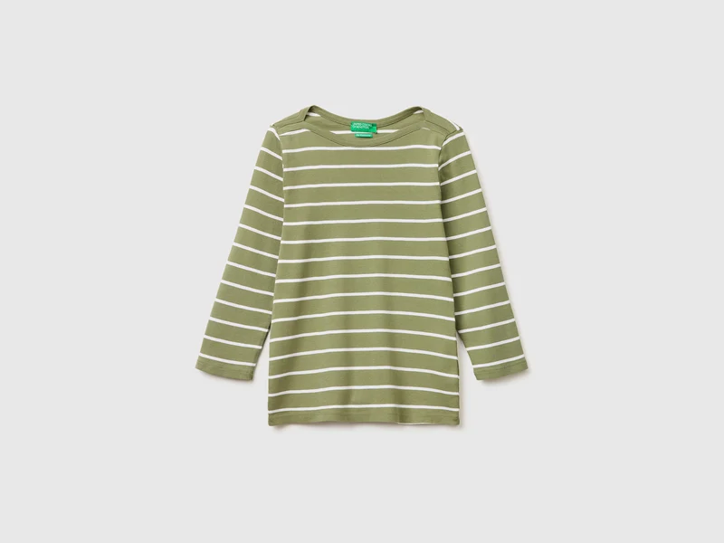 Gestreiftes T-Shirt mit U-Boot-Ausschnitt