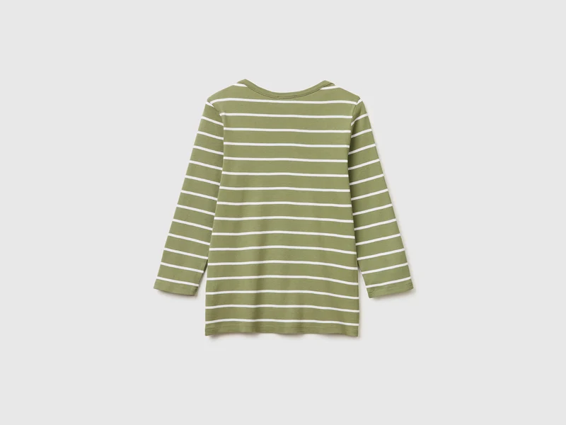 Gestreiftes T-Shirt mit U-Boot-Ausschnitt
