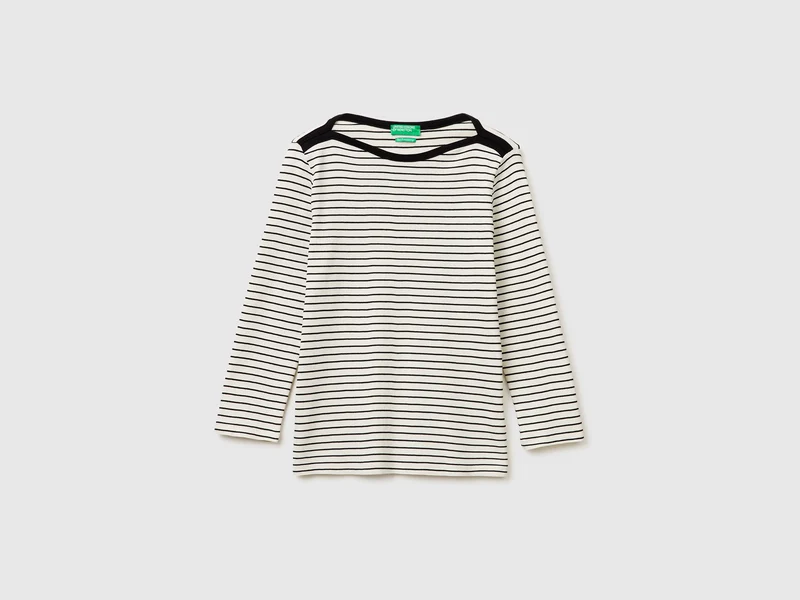 Gestreiftes T-Shirt mit U-Boot-Ausschnitt