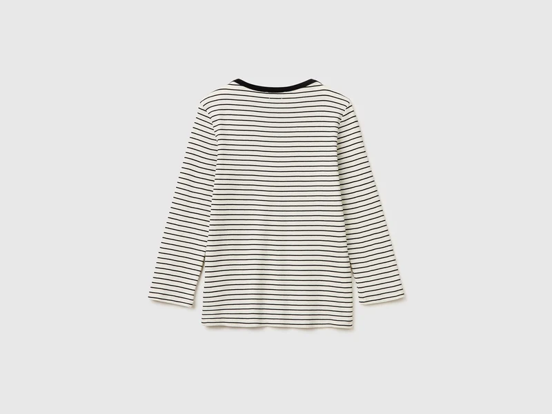 Gestreiftes T-Shirt mit U-Boot-Ausschnitt