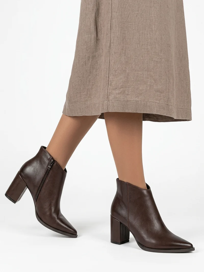 Stivaletti donna con tacco largo e zip - moro