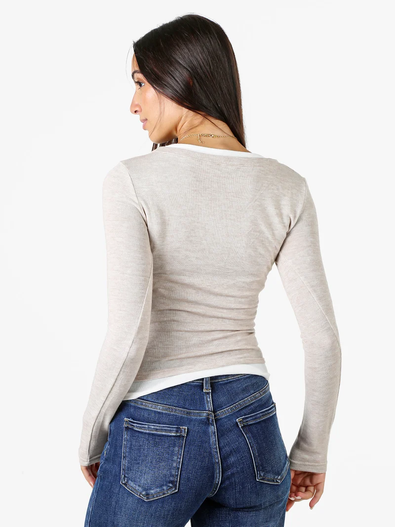 Maglia donna a maniche lunghe in cotone con doppio scollo a V - beige