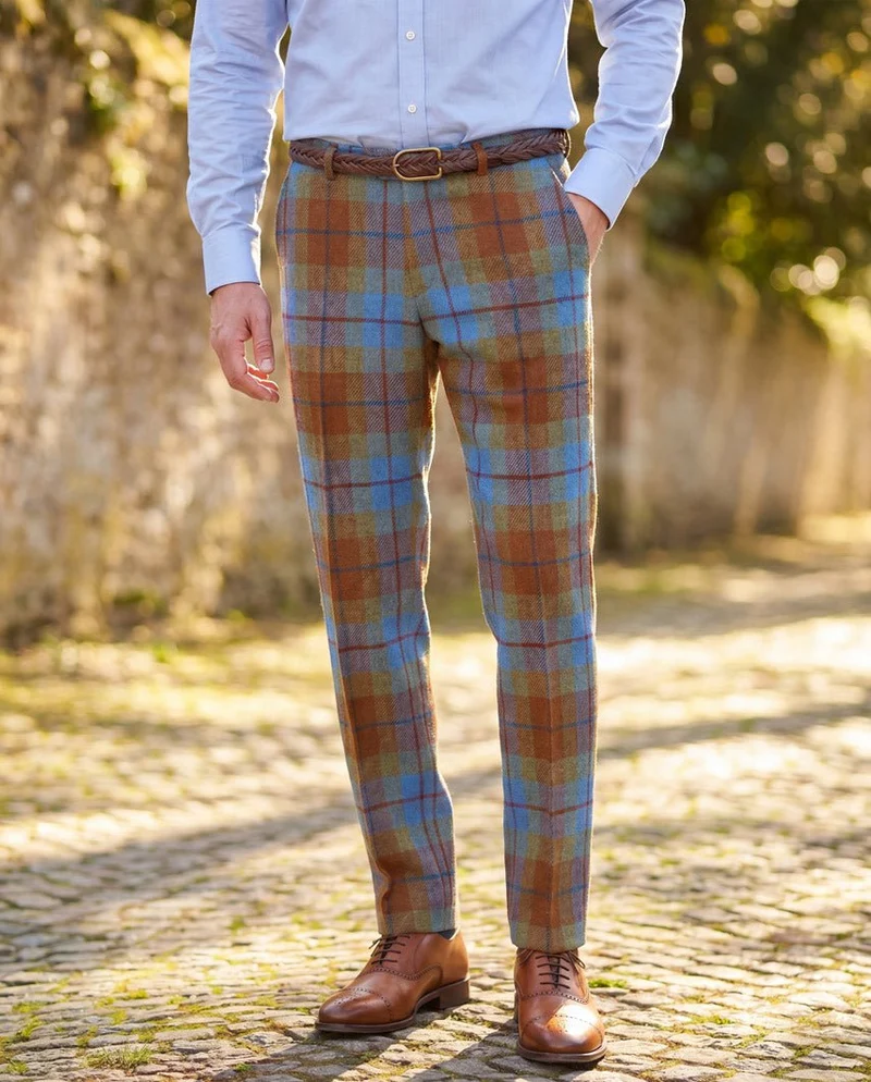Harris Tweed Hose "Mr. Miller" in Gold Tartan