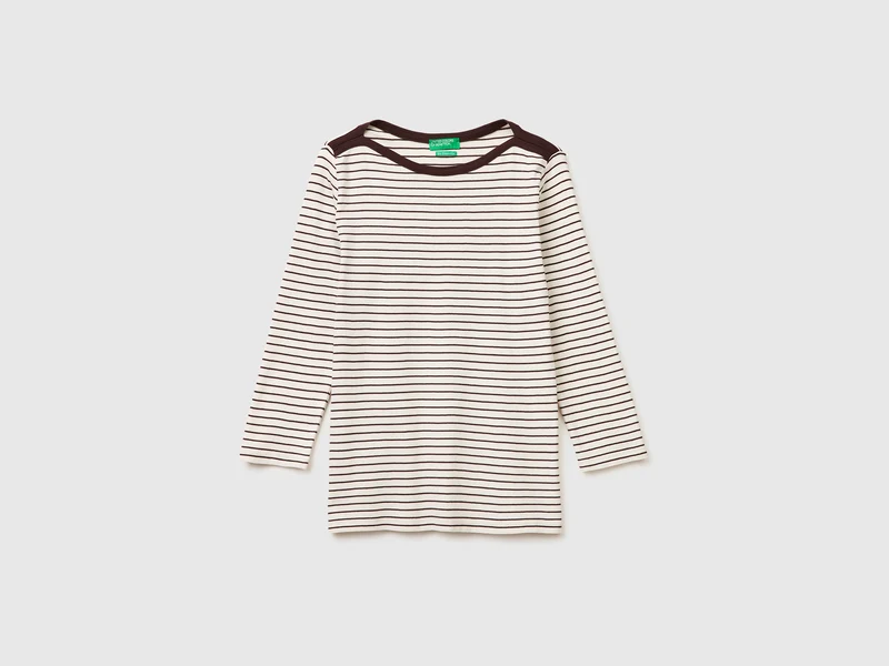 Gestreiftes T-Shirt mit U-Boot-Ausschnitt
