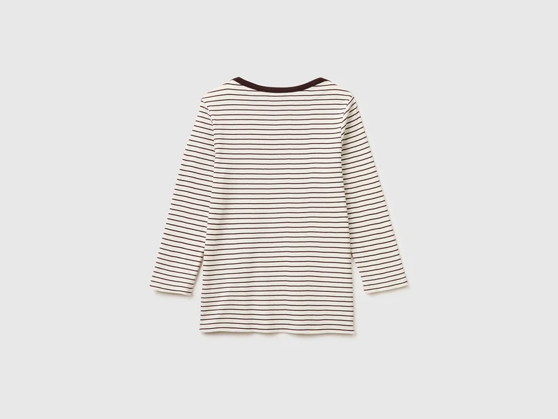 Gestreiftes T-Shirt mit U-Boot-Ausschnitt
