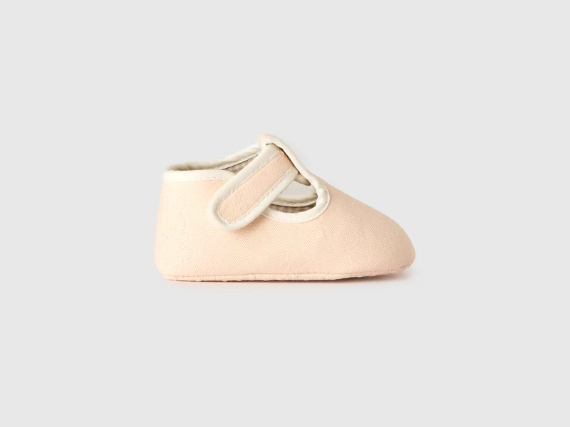Schuhe der ersten Schritte