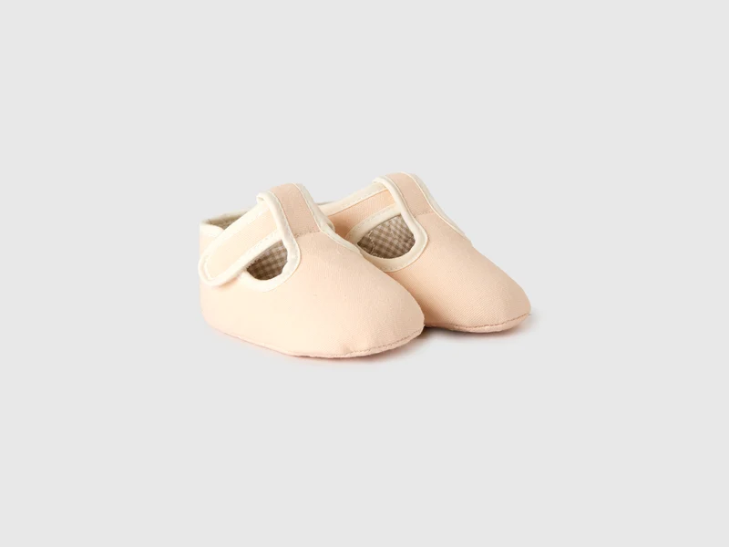 Schuhe der ersten Schritte