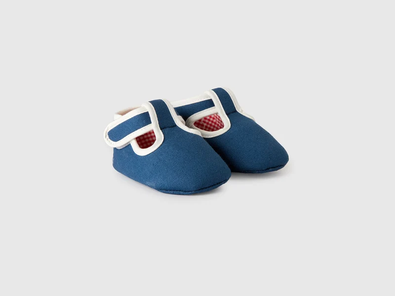Schuhe der ersten Schritte