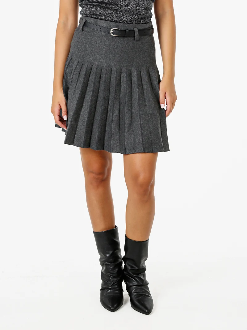 Gonna corta in maglia da donna a vita alta con pieghe - grigio
