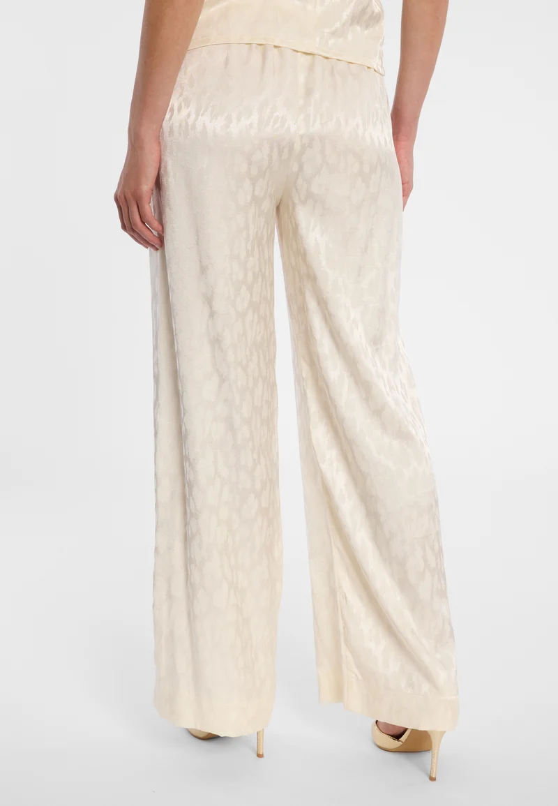 Satinhose Dogla