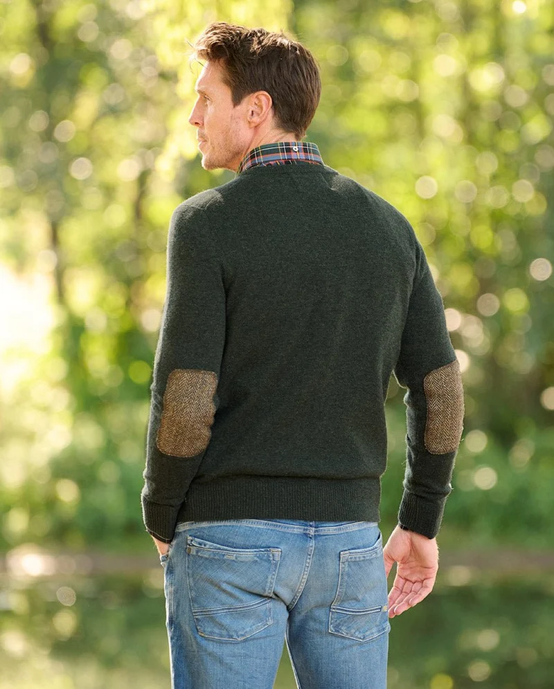 Herren Strickpullover "Jack" in forrest green mit Harris Tweed Applikationen