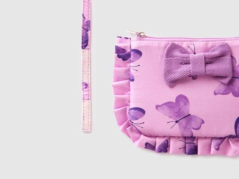 Tasche mit Rüschen und Schleife