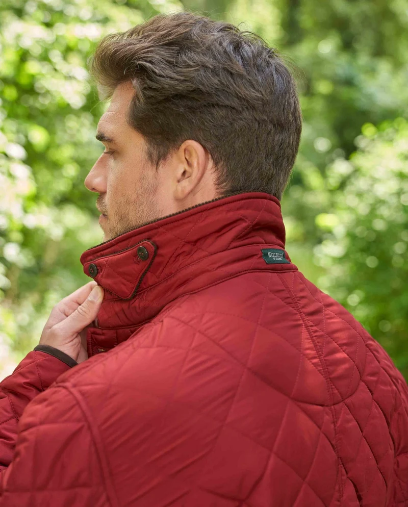 Herren Steppjacke "Boston" in red Dahlia mit Harris Tweed Applikationen