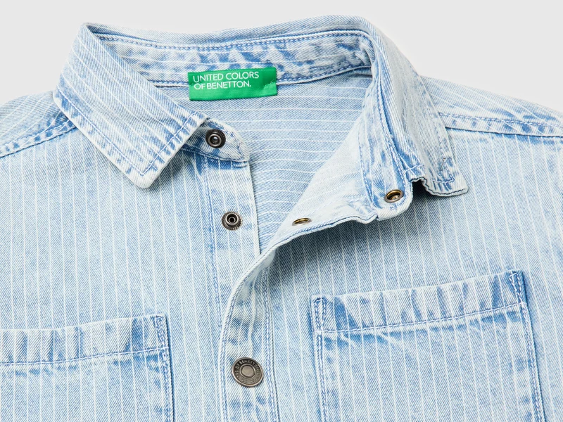 Gestreiftes Jeanshemd
