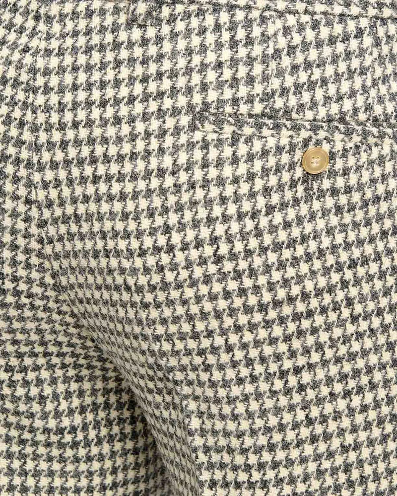 Harris Tweed Hose "Mr. Miller" in grey-cream houndstooth