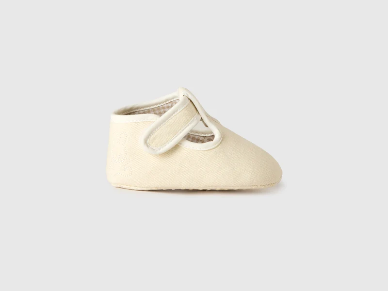 Schuhe der ersten Schritte