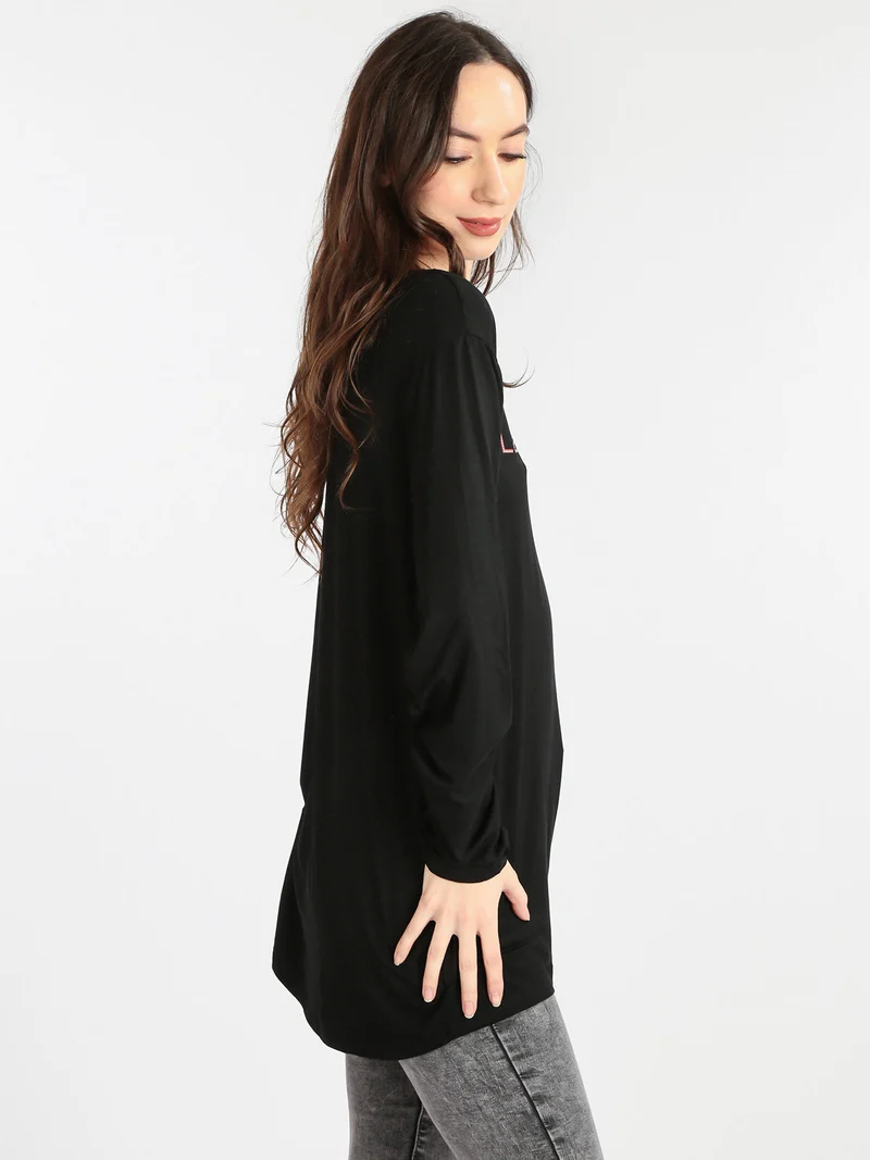 T-shirt da donna lunga con strass - nero