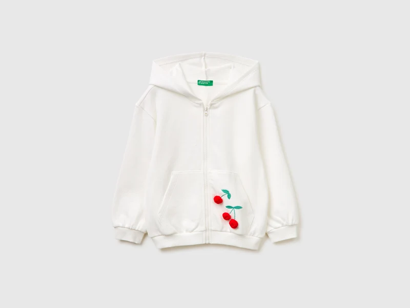 Sweatshirt mit Kirschaufnäher