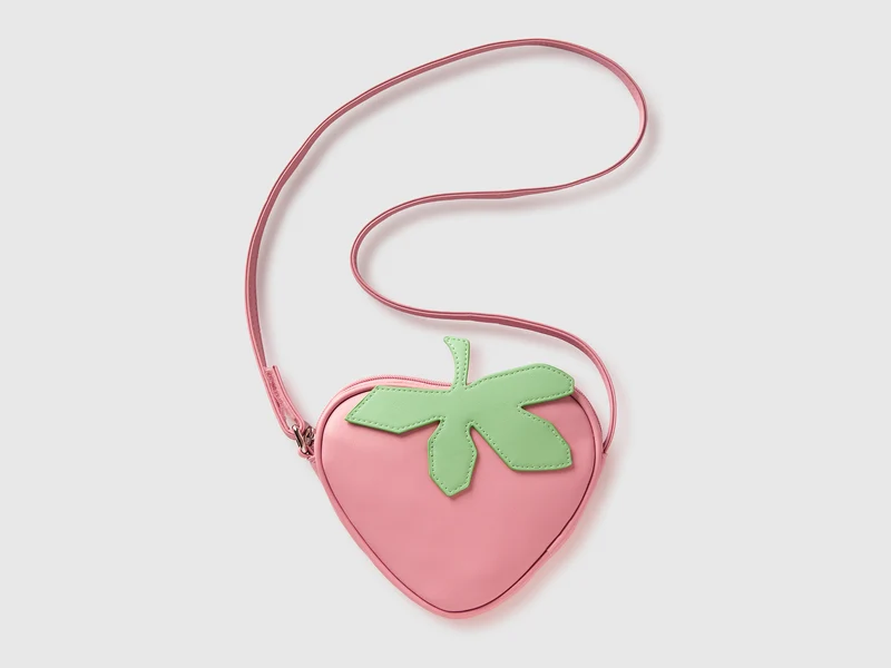 Erdbeerförmige Schultertasche