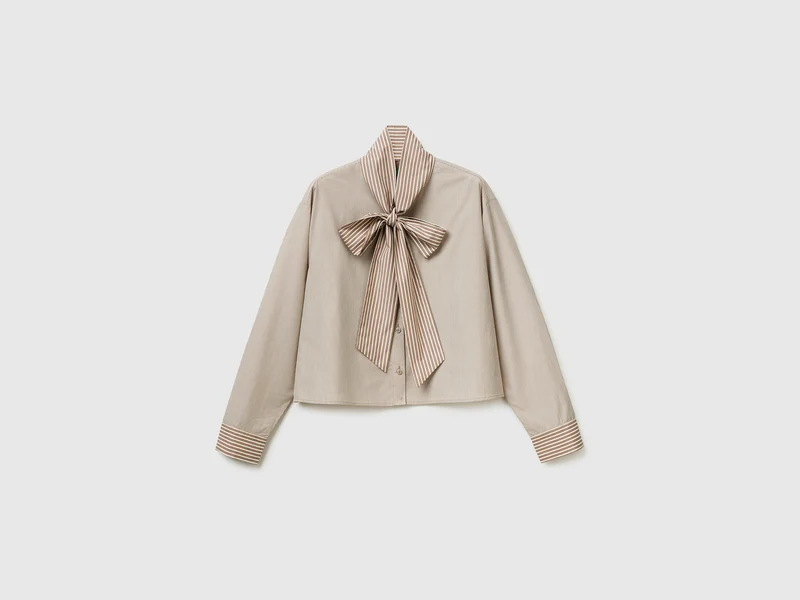 Gestreiftes Crop-Top mit Schleife