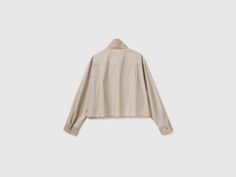 Gestreiftes Crop-Top mit Schleife