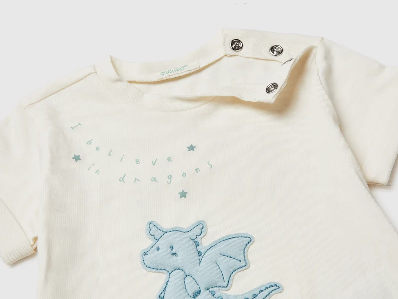 T-Shirt mit Aufnähern aus Bio-Baumwolle