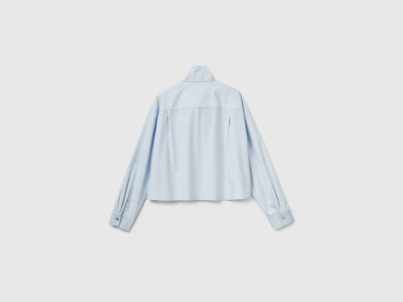 Gestreiftes Crop-Top mit Schleife