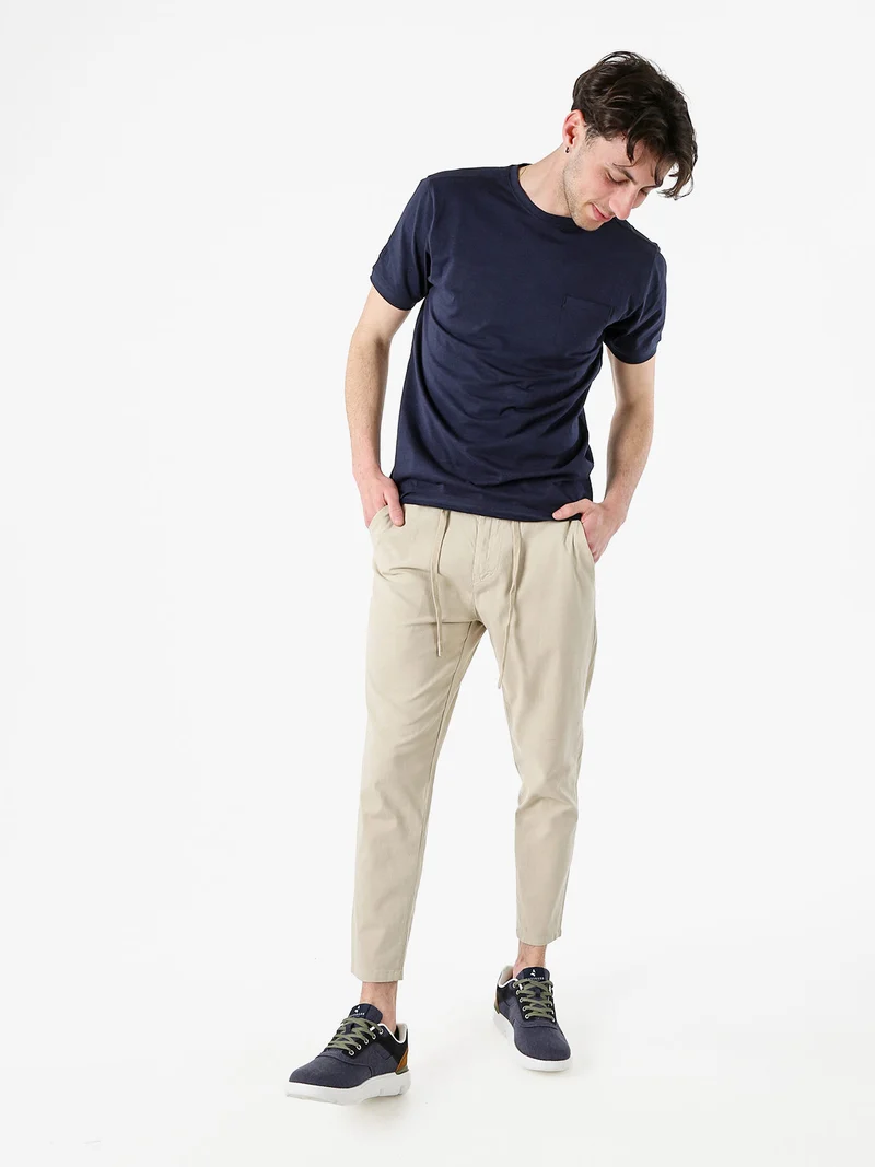T-shirt girocollo in cotone da uomo con taschino - blu scuro