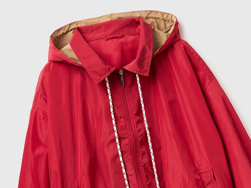 Weiche Jacke mit Kapuze