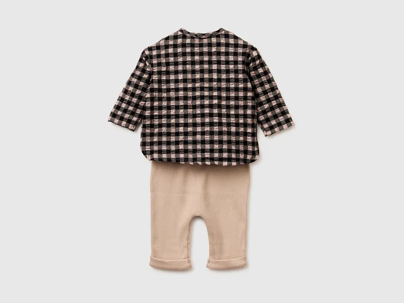 Set aus kariertem Hemd und Hose