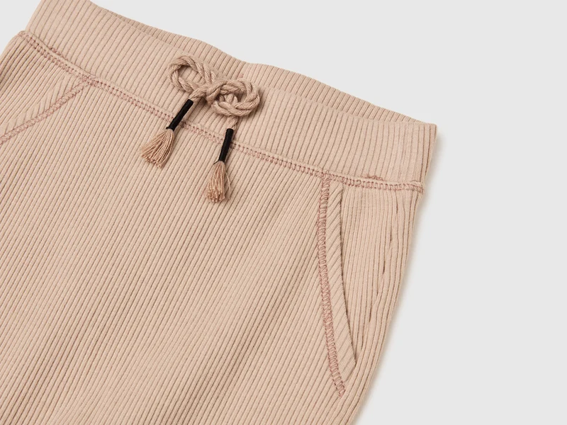 Set aus kariertem Hemd und Hose