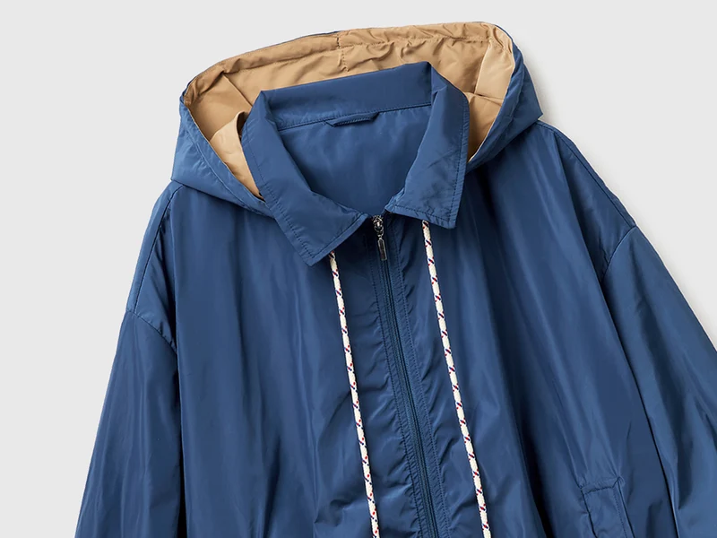 Weiche Jacke mit Kapuze