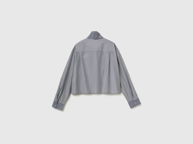 Gestreiftes Crop-Top mit Schleife