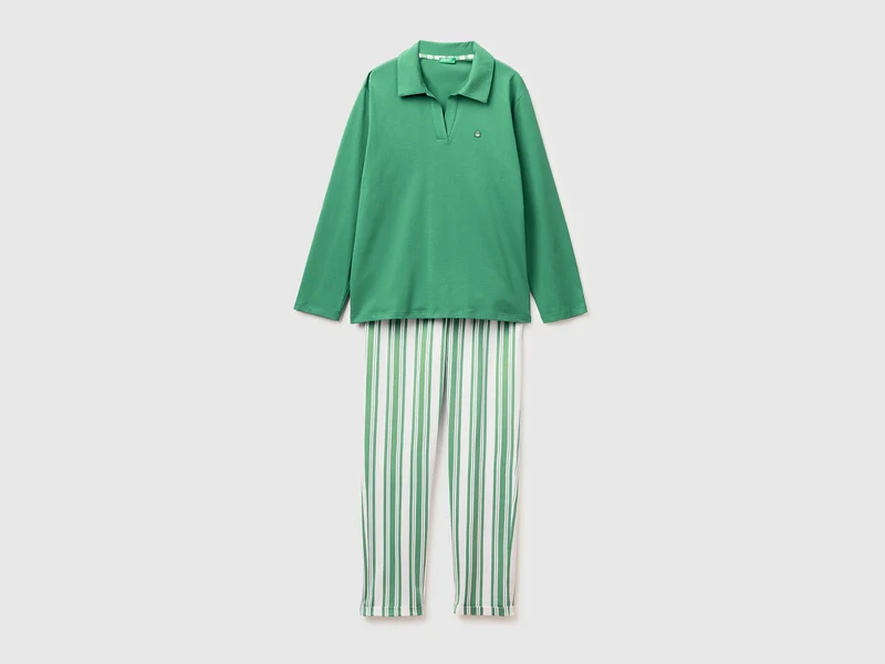 Pyjama mit gestreiften Hosen