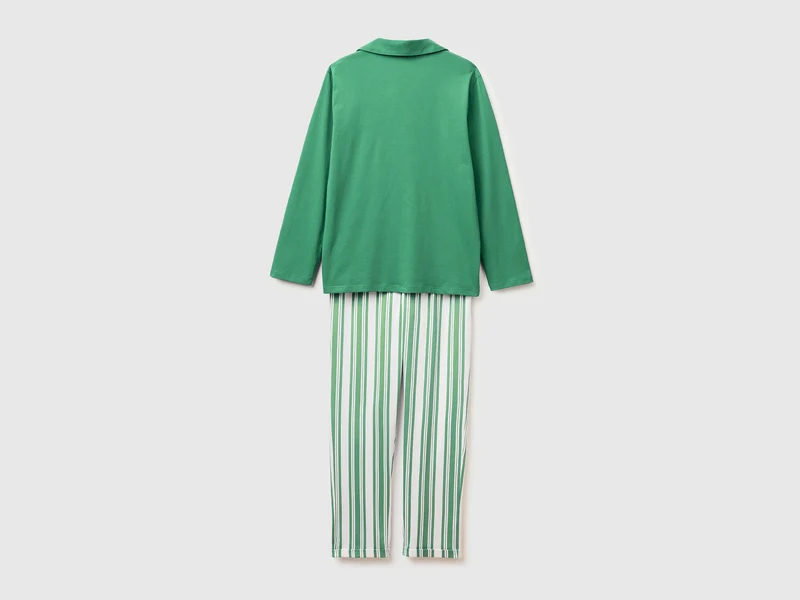 Pyjama mit gestreiften Hosen