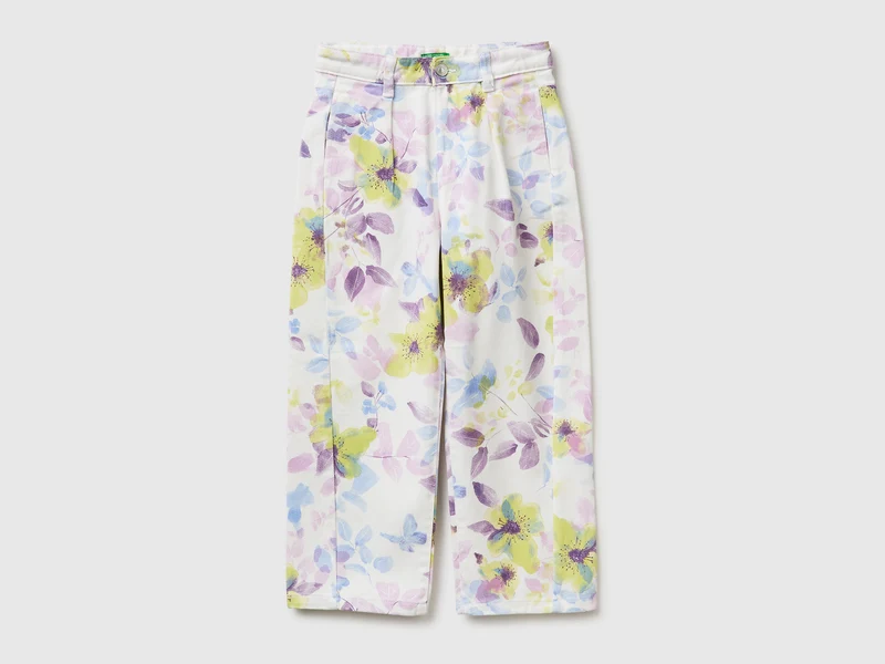 Weit geschnittene Hose mit Blumenmuster