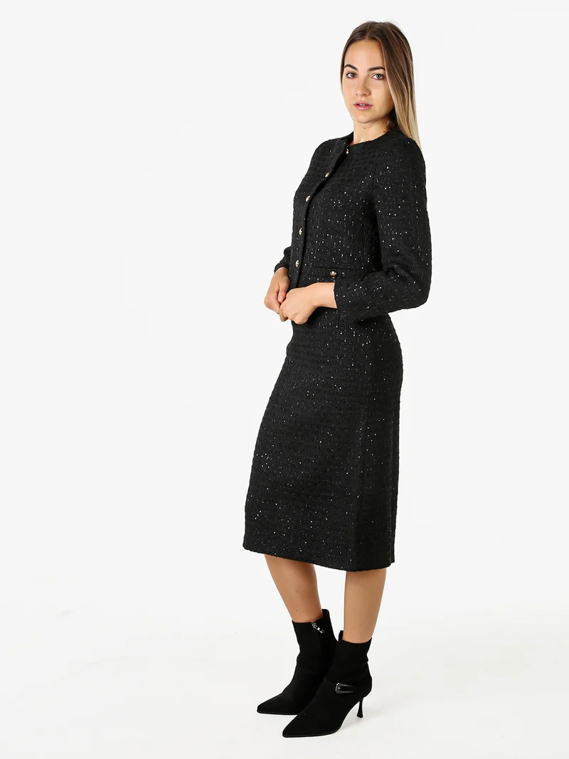 Completo elegante da donna con dettagli di paillettes e gonna- nero