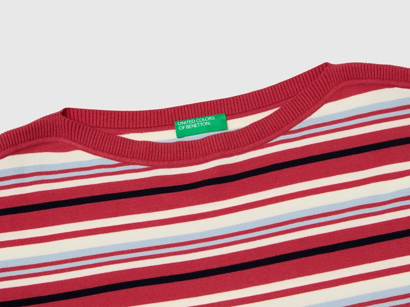 Gestreifter Pullover mit U-Boot-Ausschnitt
