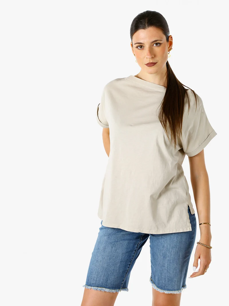 T-shirt donna in cotone con scollo a barca - beige