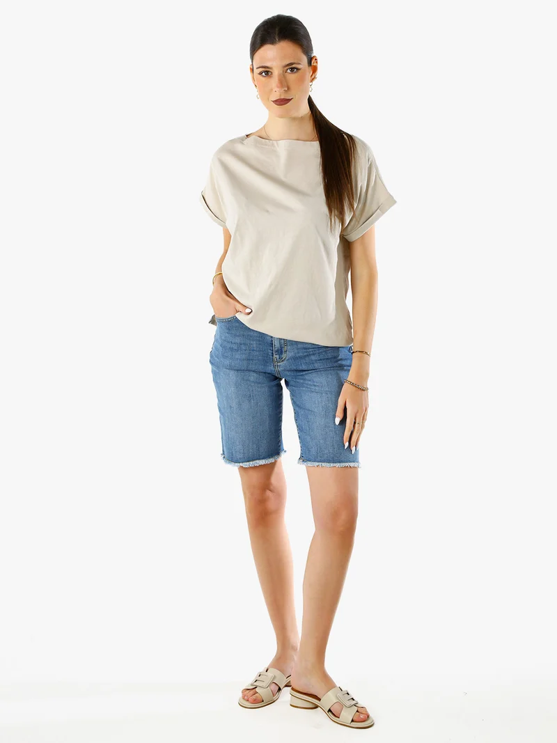 T-shirt donna in cotone con scollo a barca - beige