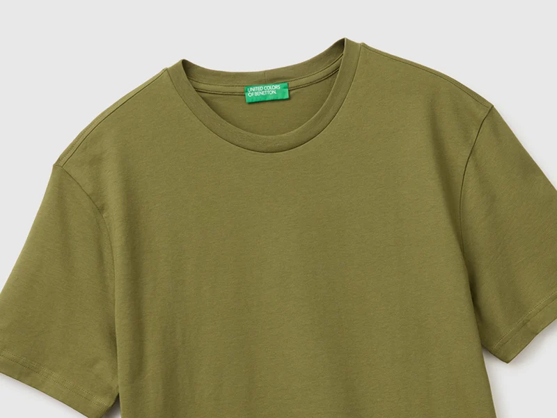 Militärgrünes T-Shirt
