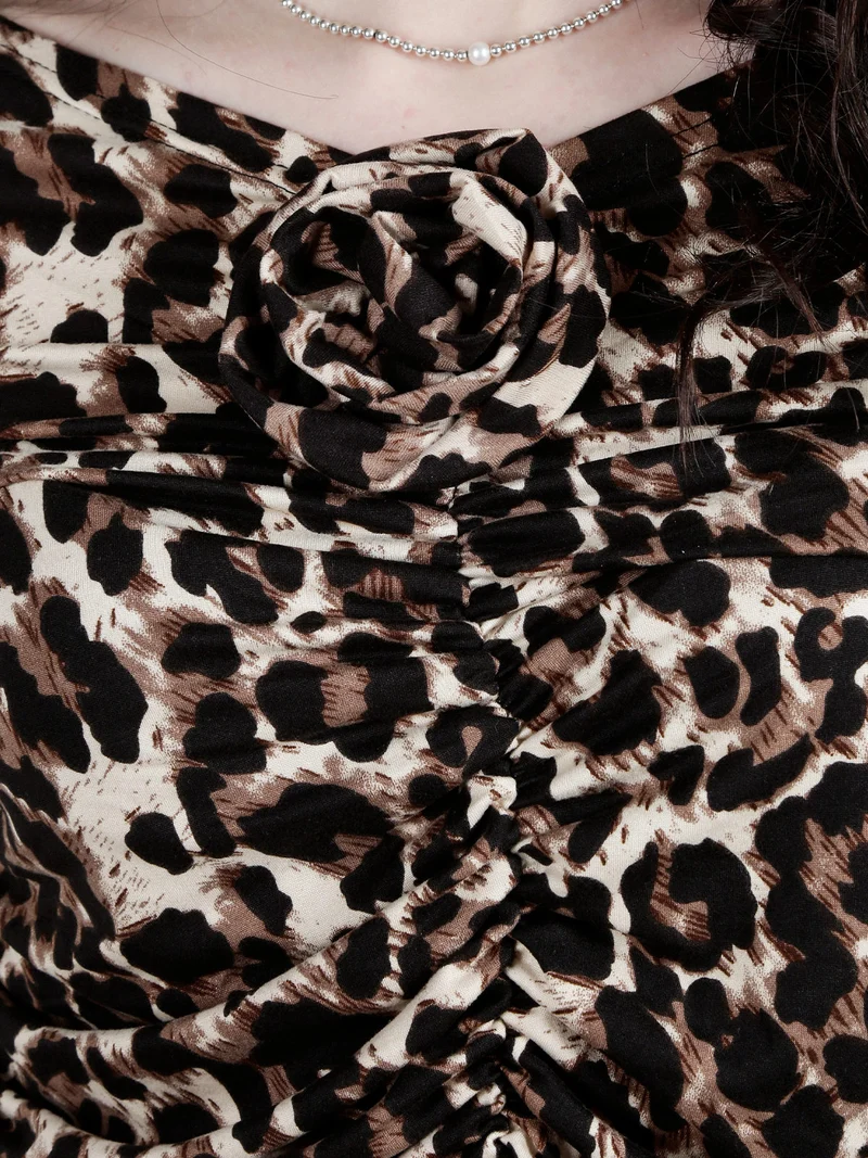 Maglietta donna maculata con scollo a V - marrone
