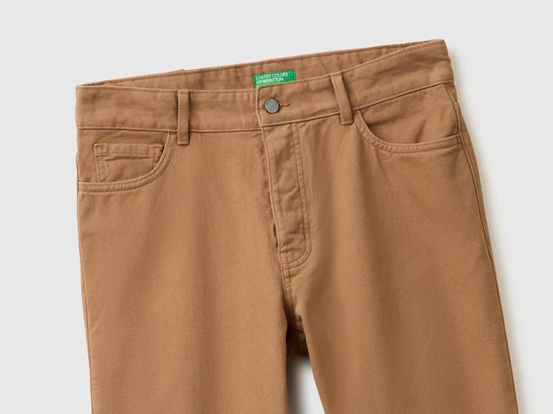 Fünf-Taschen-Hose in regulärer Passform